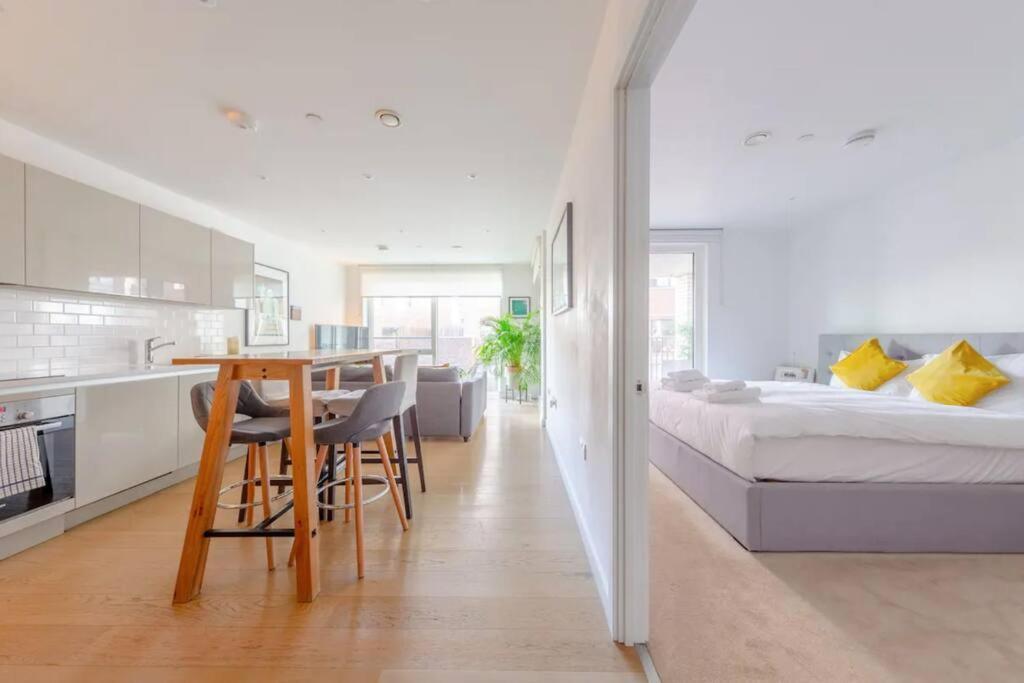 Superb 1 Bedroom Apartment 3Mins From Tube Station London Exterior foto