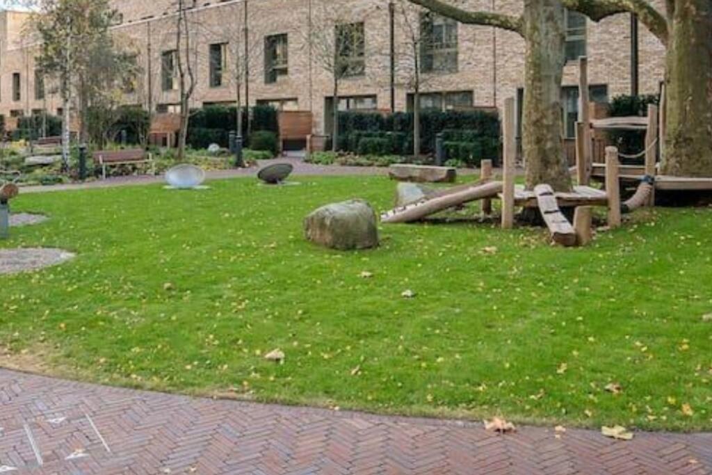 Superb 1 Bedroom Apartment 3Mins From Tube Station London Exterior foto