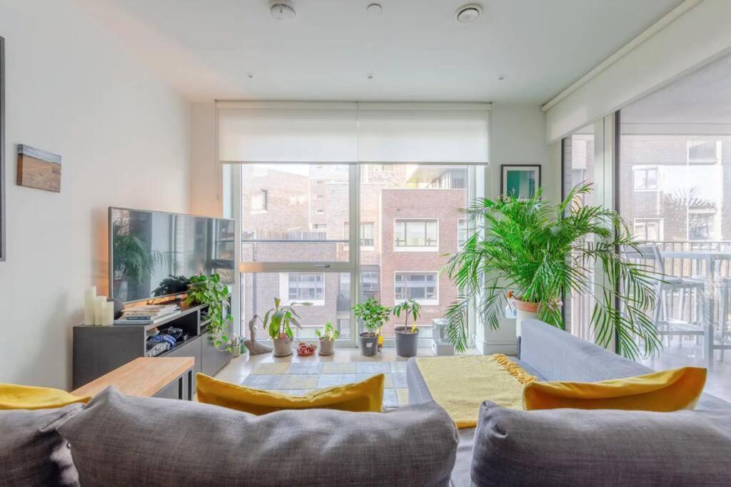 Superb 1 Bedroom Apartment 3Mins From Tube Station London Exterior foto