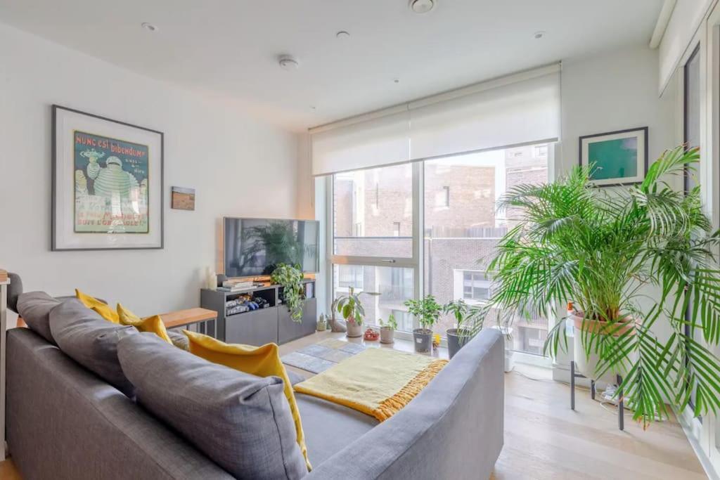 Superb 1 Bedroom Apartment 3Mins From Tube Station London Exterior foto